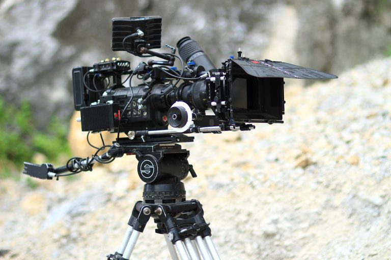 découvrez l'univers captivant de la production cinématographique avec notre guide complet sur les étapes clés, les techniques et les tendances de l'industrie. plongez dans le processus créatif du film, de la pré-production à la post-production, et explorez les innovations qui façonnent l'avenir du septième art.