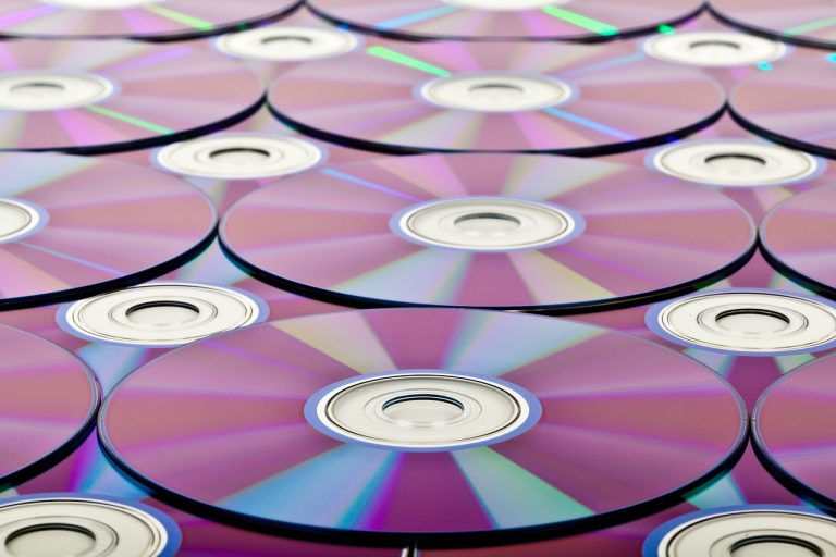 découvrez l'expérience cinématographique ultime avec le blu-ray. profitez d'une qualité d'image époustouflante et d'un son surround immersif qui vous plongera au cœur de l'action. explorez notre sélection de films et séries à collectionner dans ce format haute définition, parfait pour les passionnés de home cinéma.