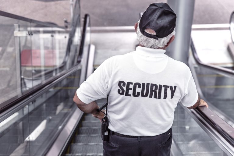 découvrez les différents rôles au sein des forces de police, de l'agent de patrouille au criminologue, et comprenez comment chaque fonction contribue à la sécurité publique et à la justice dans notre société.