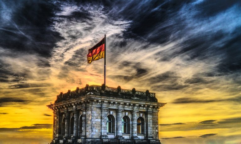 découvrez l'expressionnisme allemand, un mouvement artistique marquant du début du 20e siècle, qui met en avant des émotions intenses à travers des œuvres audacieuses et colorées. explorez ses artistes emblématiques, ses thèmes troublants et son impact sur l'art moderne.