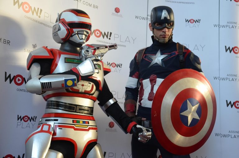 découvrez l'univers fascinant du tokusatsu, ces séries et films japonais emblématiques mêlant super-héros, monstres et effets spéciaux. plongez dans cet art cinématographique unique qui a marqué des générations avec des personnages cultes et des histoires captivantes.