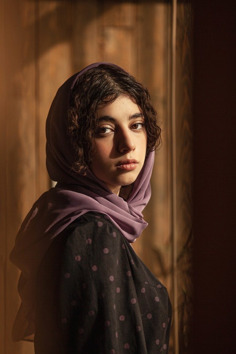 découvrez la 'nouvelle vague iranienne', un mouvement cinématographique innovant qui a transformé le paysage du cinéma en iran, alliant storytelling audacieux et esthétique visuelle captivante. explorez les œuvres de réalisateurs visionnaires qui abordent des thèmes sociaux et culturels tout en défiant les conventions.