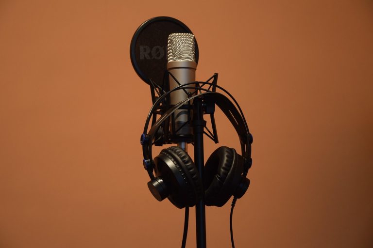 découvrez notre audio commentary captivant qui enrichit votre expérience d'écoute. plongez dans des analyses approfondies, des anecdotes fascinantes et des insights inédits pour une compréhension plus complète de votre contenu préféré.