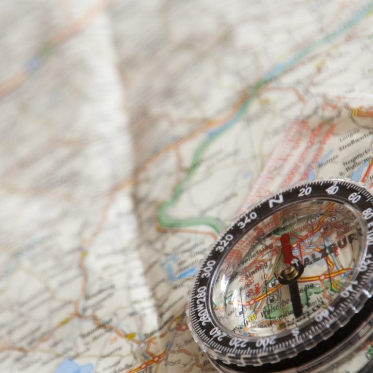 découvrez l'art de la navigation, que ce soit en mer ou en terre, avec nos conseils pratiques, techniques et historiques pour optimiser vos déplacements et explorer le monde en toute sécurité.