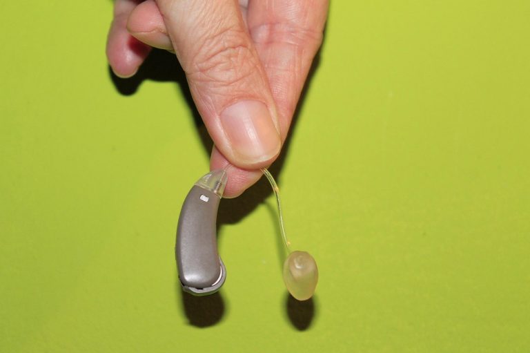 découvrez l'importance de l'audition dans votre quotidien. apprenez les astuces pour protéger votre oreille, les dernières innovations technologiques en matière d'appareils auditifs, et comment améliorer votre qualité de vie grâce à une meilleure audition.