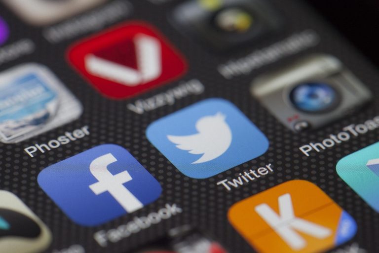 découvrez les meilleures stratégies et conseils pour gérer efficacement vos réseaux sociaux, développer votre présence en ligne et engager votre communauté grâce aux dernières tendances du social media.