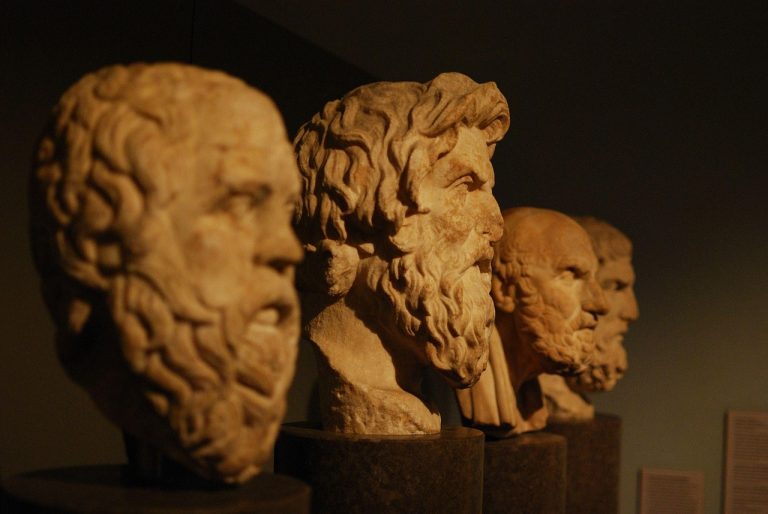 découvrez l'essence de la philosophie, son histoire, ses grandes idées et penseurs. plongez dans la réflexion sur l'existence, la connaissance et la moralité à travers des analyses claires et accessibles.