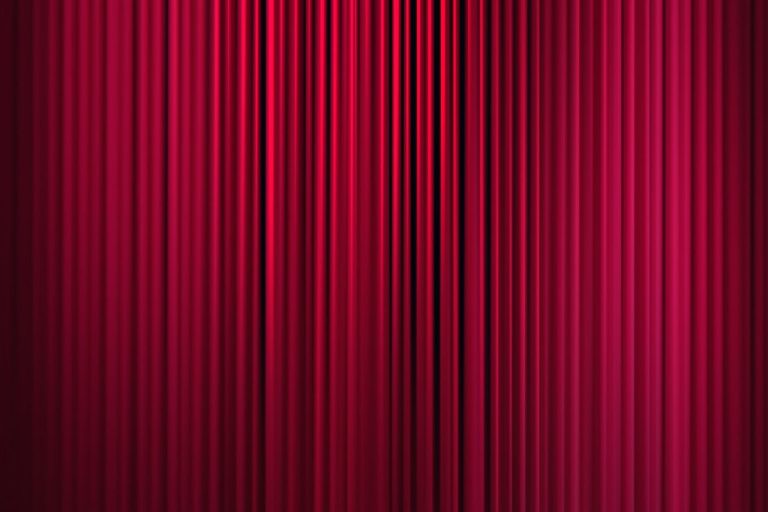 découvrez l'univers du cinéma classique, ses films emblématiques, ses acteurs légendaires et son héritage intemporel.